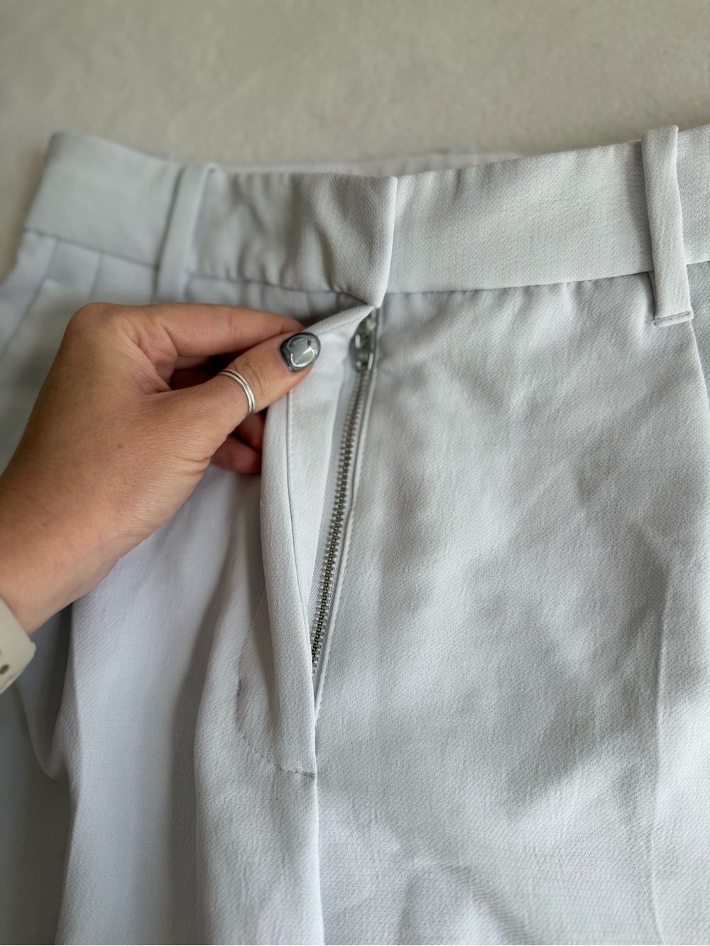 Wilfred Aritzia Pale Icy Blue White Effortless Pleated Shorts - Picture 3 of 11